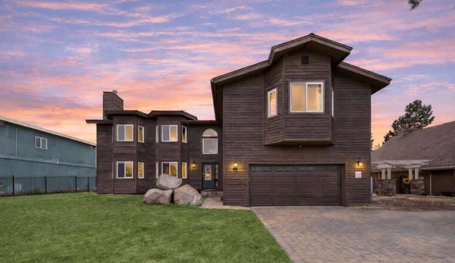 High-end Waterfront Home, Hot Tub, Resort Access in South Lake Tahoe
