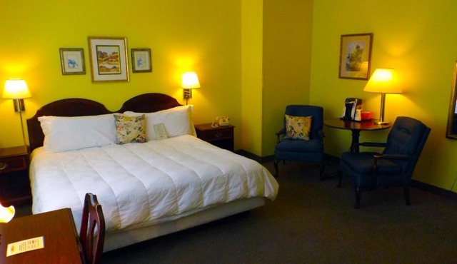 Higher Ground Hotel in Independence
