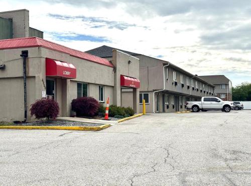 Highlander Inn Cleveland Beachwood Near I-480 in North Randall
