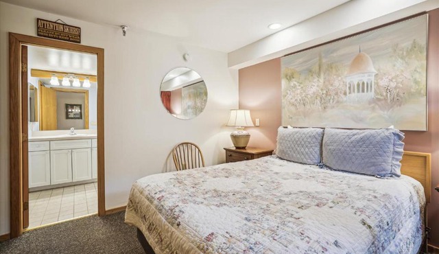 Highridge B16A Inviting Queen Room for Two with Access to Pool and Hot Tub in Killington