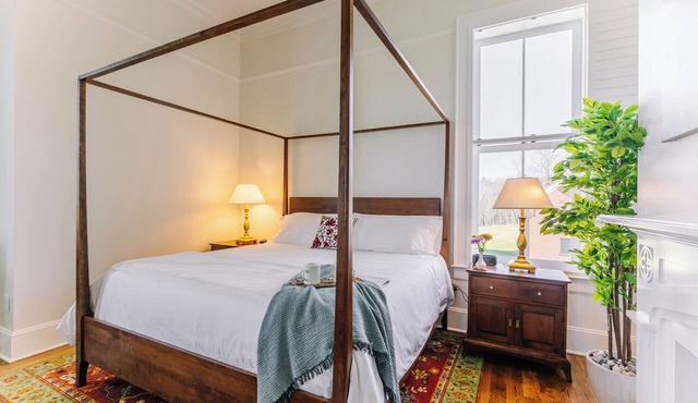 Historic Honeymoon King Suite by New River Trail in Max Meadows