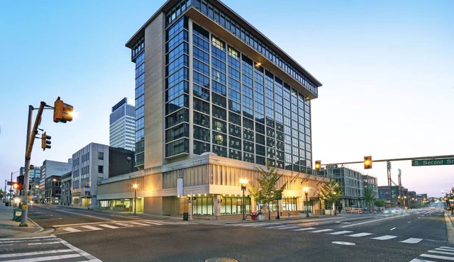 Holiday Inn: 2Double Suite w/Gym close to Action in Memphis