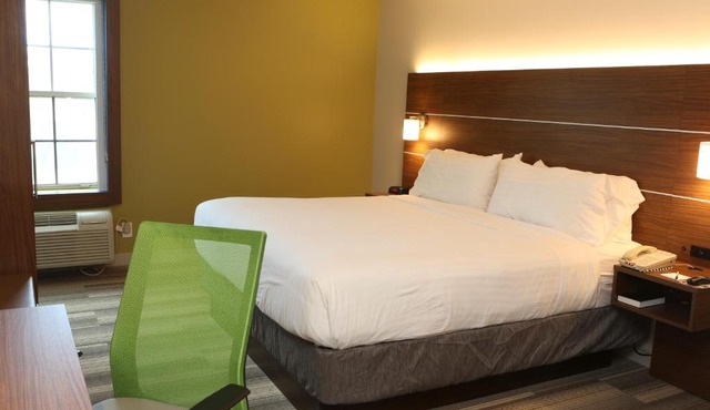 Holiday Inn Express Phoenix-Airport/University Drive by IHG in Phoenix