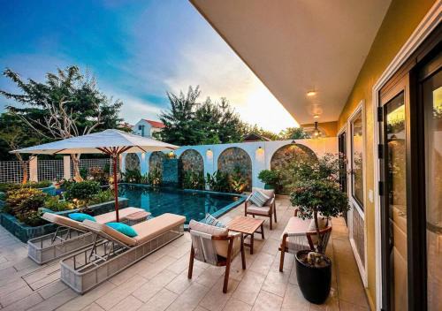 Hometown Retreat 6-Bedroom Pool Villa Hoi An