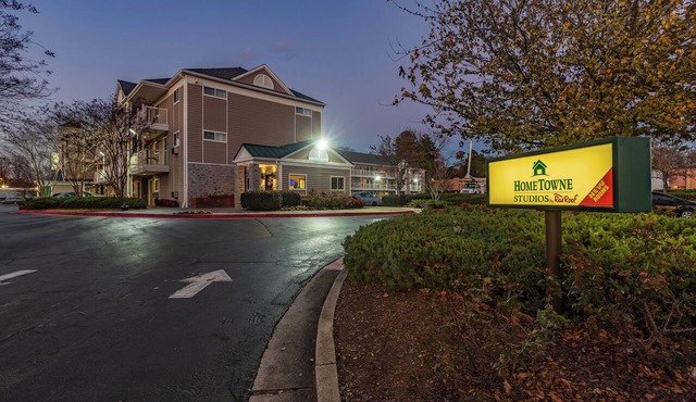 HomeTowne Studios by Red Roof Atlanta - Chamblee in Chamblee