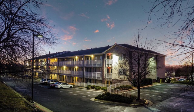 HomeTowne Studios by Red Roof Denver - Thornton in Thornton