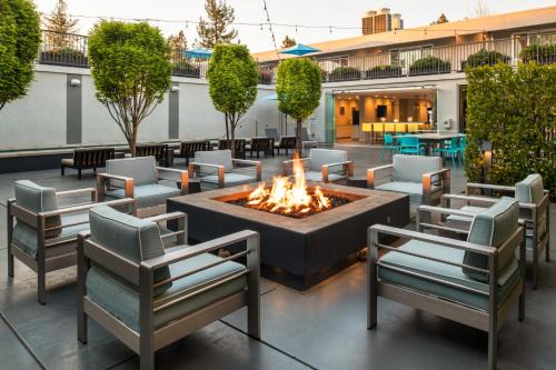 Hotel Lucent in Menlo Park