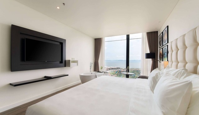 Hotel Soleil Ha Long, Trademark Collection by Wyndham
