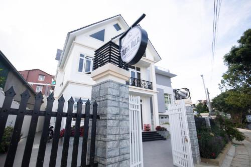 HUNA's HOUSE