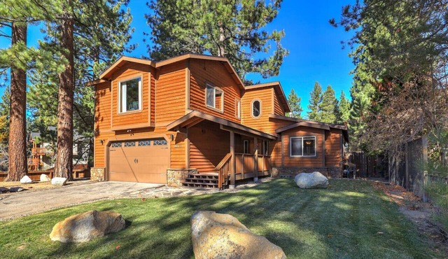 Knotty by Nature - Hot Tub, Pets & Fun - Oh my! in South Lake Tahoe