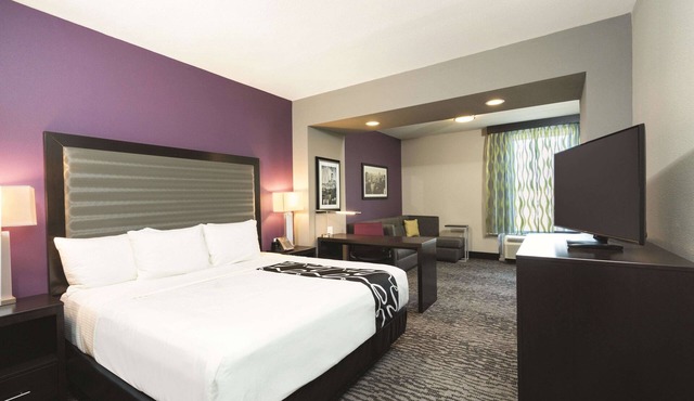 La Quinta Inn & Suites by Wyndham Memphis Downtown in Memphis