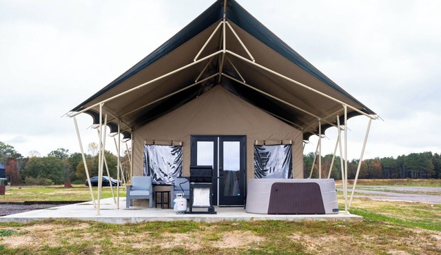 Lake Front Luxury Glamping Tent Suite: Hot Tub & Lake Views in Cedar Bluff