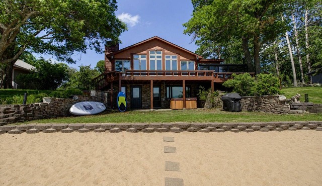 Lakefront Beach & Sauna Retreat in Baxter