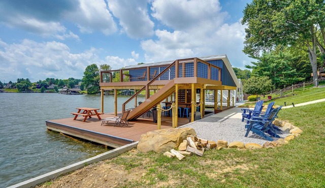 LAKEFRONT LUXURY HAVEN: LAKE HOME ON APPLE VALLEY LAKE IN OHIO w/PRIVATE DOCK in Howard