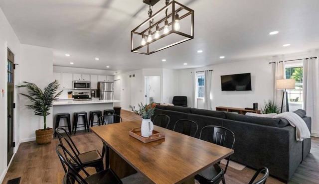 Lancaster Abode-5 mins to RT30, indoor fireplace in Lancaster