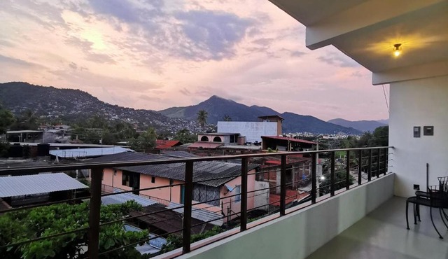 Large and comfy apartment, near DT and Principal Beach! in Zihuatanejo