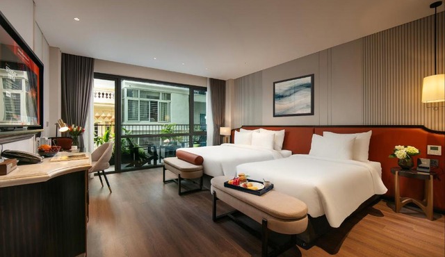 Le Premier Hotel & Rooftop Bar