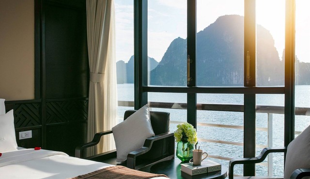 Lily Cruise in Bai Chay