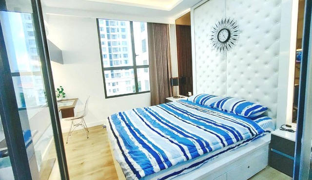 Linda Apartment-ICON56-District4-3mins to center dtrc1- INFINITY POOL- AWESOME ROOFTOP