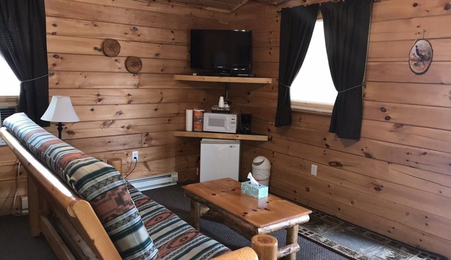 Log Cabin. Only minutes from Crystal Mountain! in Thompsonville
