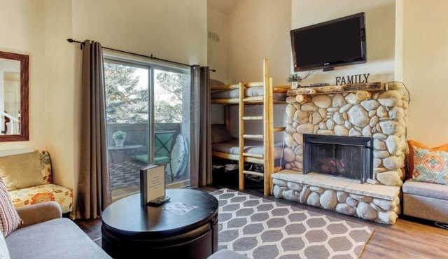 Lovely Studio Remodeled in 2020 with Shared Pool, Hot Tub & Lift Access in Sun Valley