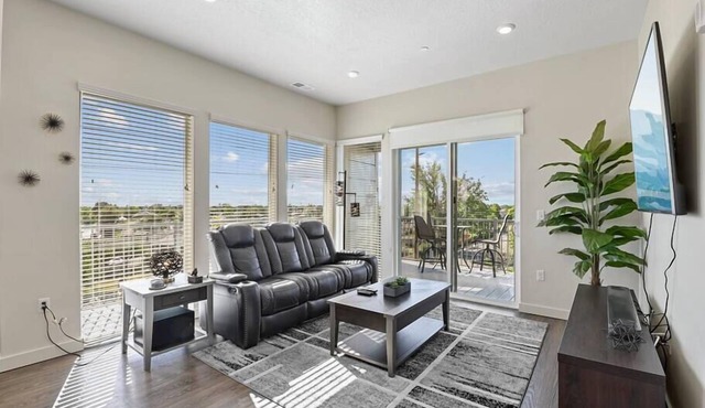 Low Leaning Fee Cozy Corner Suite in Orem