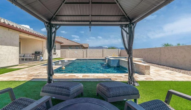 Luxe Goodyear Oasis Pool King Suite Grill in Goodyear