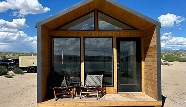 Luxurious Tiny House with King Bed for a Romantic Escape on Yuba Lake in Utah in Levan