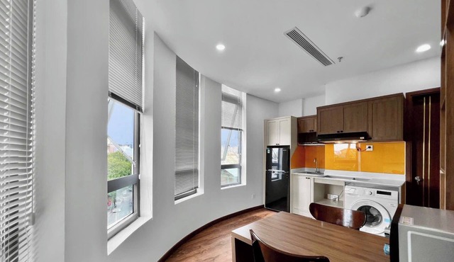 Luxury 1-bedroom Apt, Elevator; Kitchen; Washing&Dryer; 800m to TSN Airport