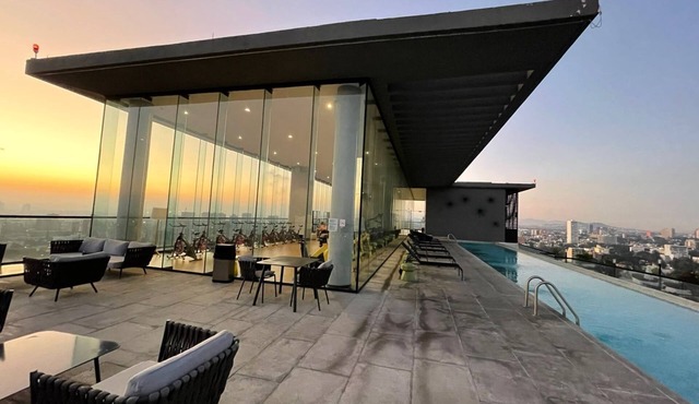 Luxury 3BR Condo in Colonia Americana Pool, Gym & Workspace in Ladron de Guevara