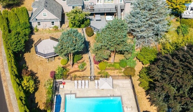 Luxury 7BD Villa with Pool, Hot Tub, Sauna, Gym & Billiard in Gresham