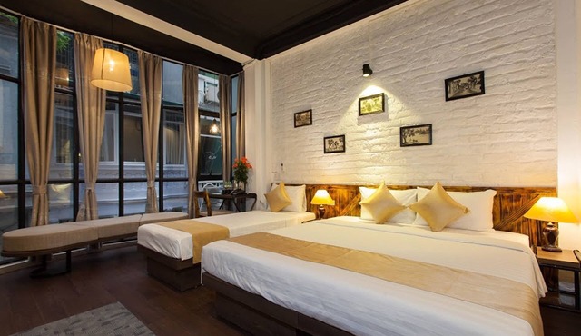 Luxury Backpackers