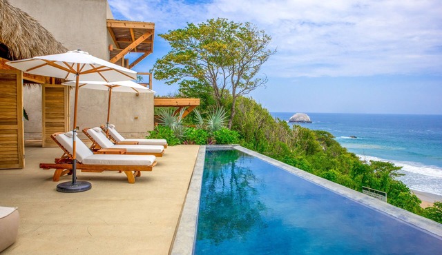 Luxury home with pool and breathtaking views just a few steps from the beach in Playa Aragón