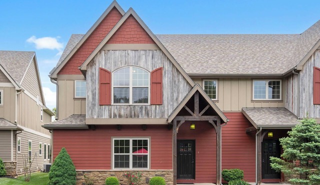 Luxury Lakefront Villa Best Lake View 2 Pools Free Amenities Close to Dogwood in Lampe