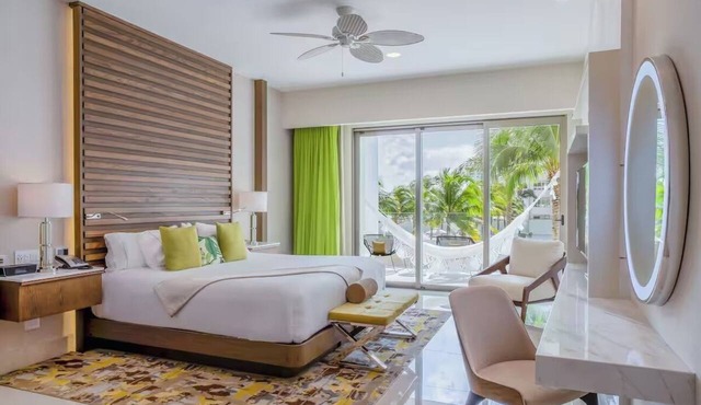 Luxury Oceanfront Studio King Bed/Garza Blanca Cancun/Optional All-Inclusive in Cancun