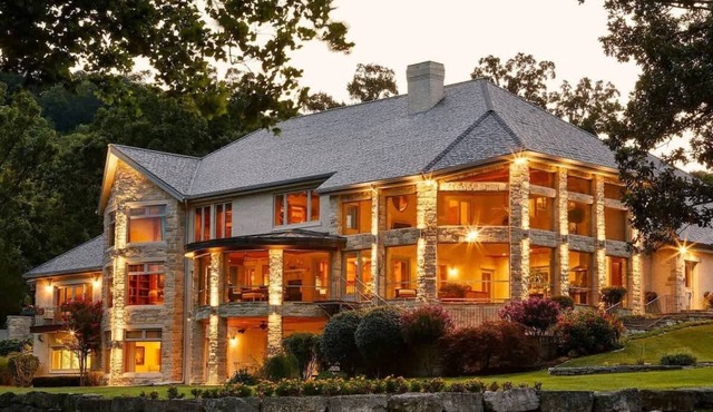 Luxury Table Rock Lake Villa: Pool, Hot Tub & Dock in Blue Eye