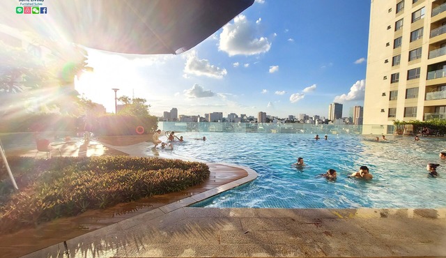 Luxury The Goldview - Spacious 2 Bedroom Apartment Free Gym, Pool, Netflix