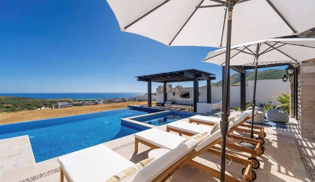 Luxury Villa, Infinity Pool & Ocean Horizon in Cabo San Lucas