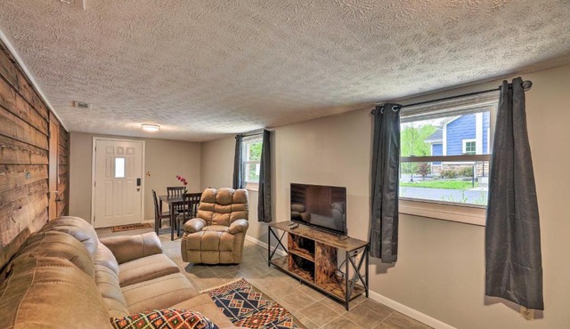 'Lynn' Dog-Friendly Abode w/Mountain Views! in Hagerhill