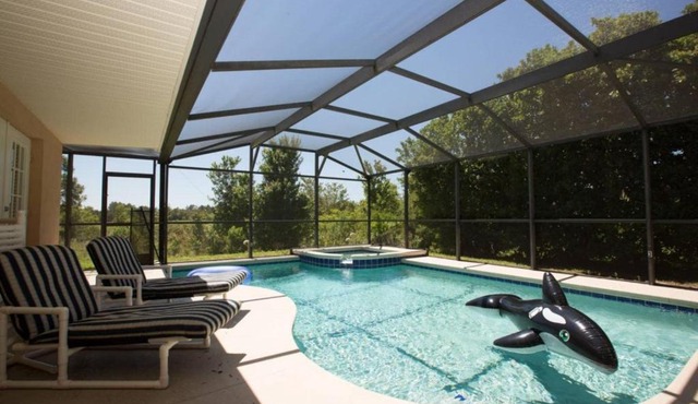 Magnificent 5 bed Villa - south facing pool and spa in Orlando