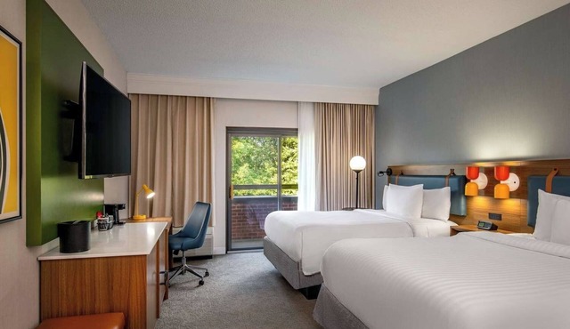 Make Your Trip More Enjoyable! Breakfast Included, Free Parking, Pets Allowed! in Foxborough