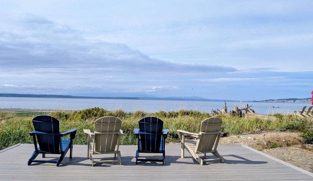 Maxwelton Beach - 3 bdrm, dog friendly, beachfront - 5 star rental with new mgt! in Clinton