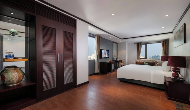 May De Ville Corner Hotel