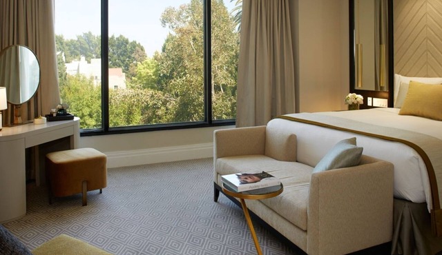 Metropolitan One Bedroom Suite at The London West Hollywood, Free Breakfast in West Hollywood