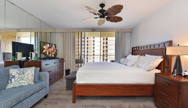 MISO COMPHY Cozy ocean view studio condo in peaceful Lahaina with AC, Pool & Gym in Lahaina
