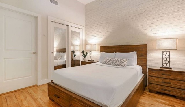 Modern condo steps from French Quarter/Bourbon in New Orleans