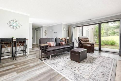 Modern Golfview Condo near the Grand Traverse Bay in Williamsburg