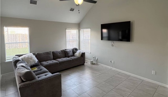 Modern Home Peaceful & Family Friendly 290/1960 in Houston