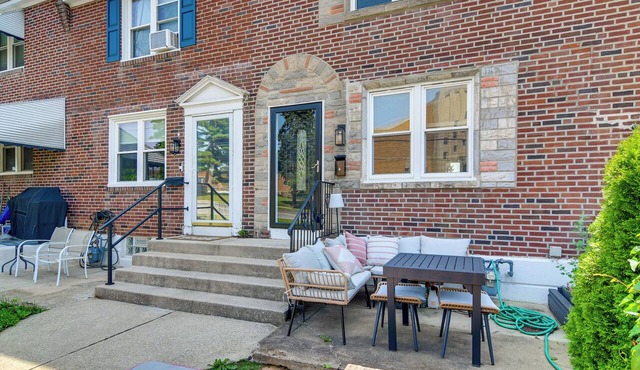 Modern Philly-Area Retreat Near Downtown & PHL! in Clifton Heights