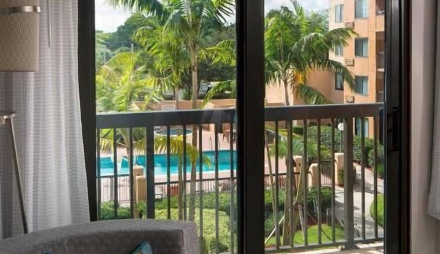 Modern Room Perfect for Relaxing Getaways: Heated Pool, On-Site Market & More in Boca Raton